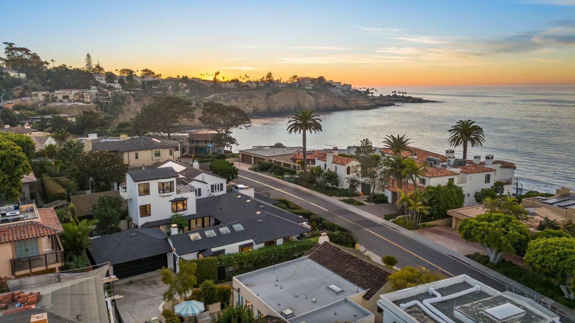 Pacific Perfection - Ocean Views Jacuzzi Walk To And Dining Holiday home