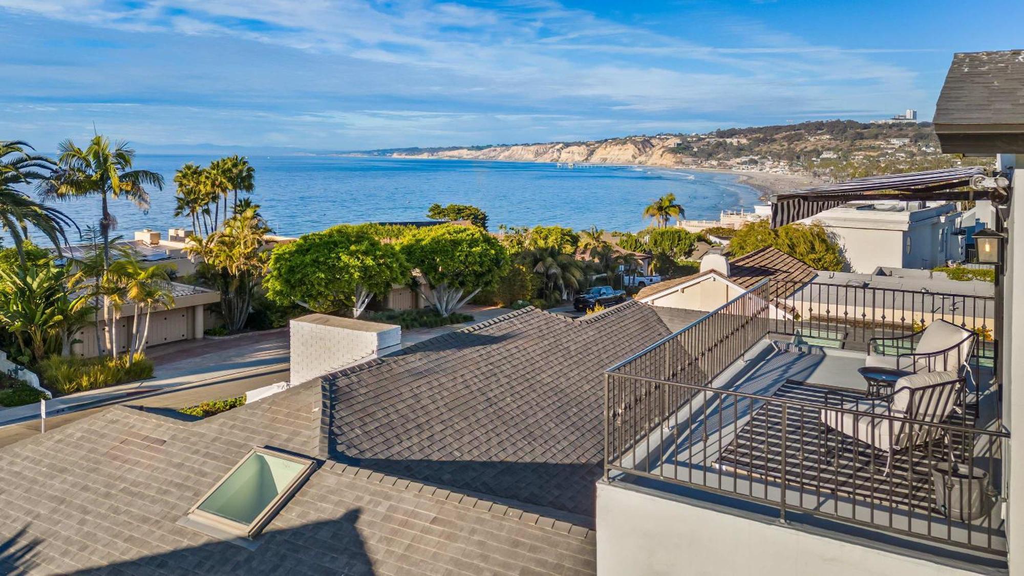 Holiday home Pacific Perfection - Ocean Views Jacuzzi Walk To And Dining